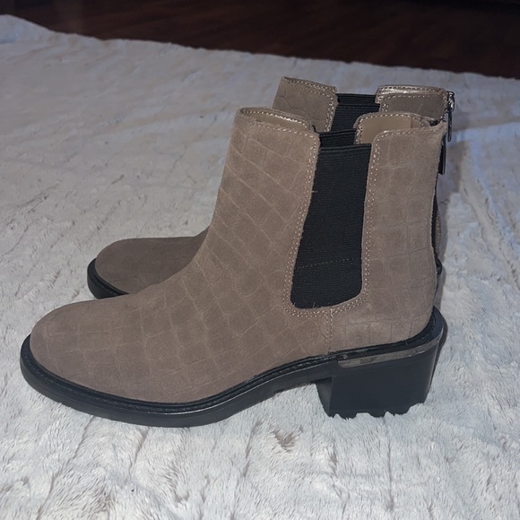 Vince camuto booties with zipper - Picture 9 of 10